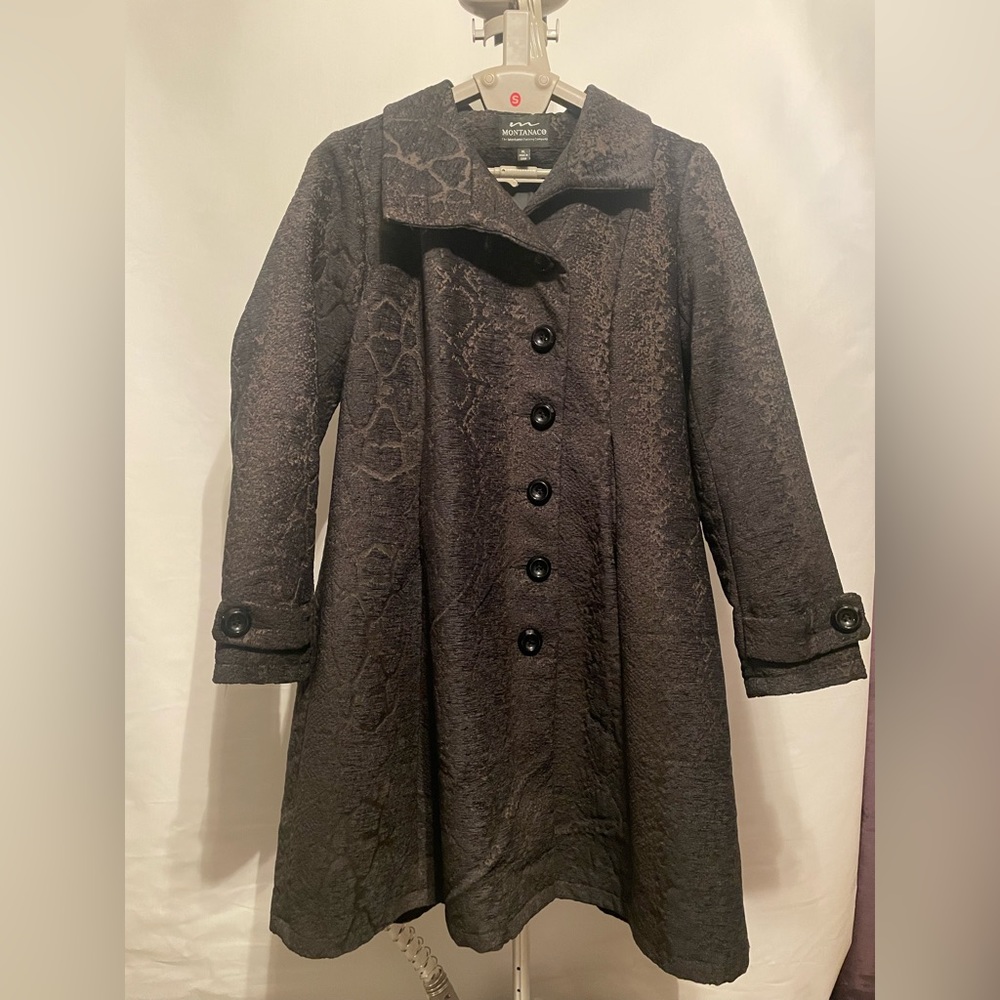 MONTANACO deep purple button down trench coat, Size XL. Excellent Condition